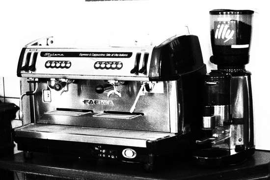 15-cafe-bluecher-kaffeemaschine-schwarz-weiss.jpg